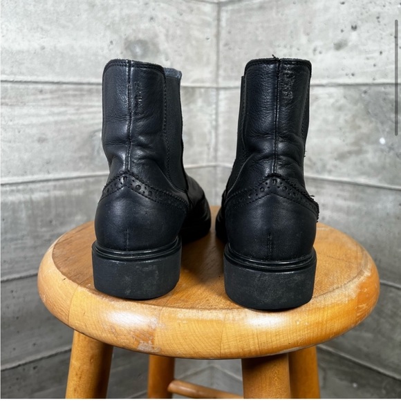 Barney’s New York leather boots - Picture 4 of 13